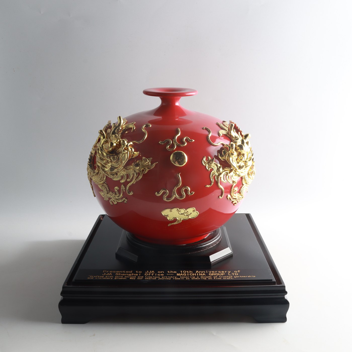 Lacquer-thread gilded vase, front view